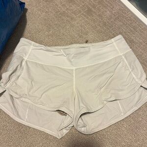 Lululemon lowrise 2.5” shorts